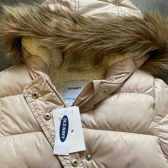 Old Navy Faux Fur Hooded Puffer Jacket - Picture 2 of 2